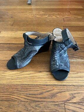 Comfortiva Women's Metallic Gray Open-Toe Wedge Sandals